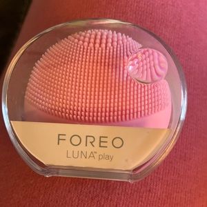 Foreo Luna play tiny but miry face cleaner